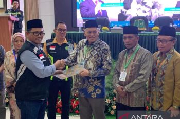 Sekda Sultra sambut kedatangan jamaah haji kloter UPG 28 di Makassar