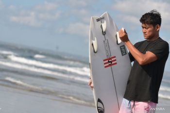 Peselancar Rio Waida amankan tempat di perempat final WSL Abu Dhabi Pro