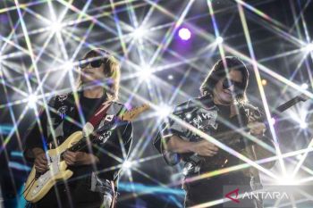 J-Rocks tampil menghibur pengunjung pada penutupan Jakarta Fair 2024