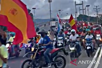 Penggemar  Spanyol ramaikan JMP konvoi juara Piala Eropa di Ambon