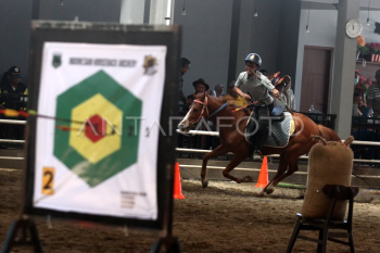 Lomba memanah berkuda di Malang