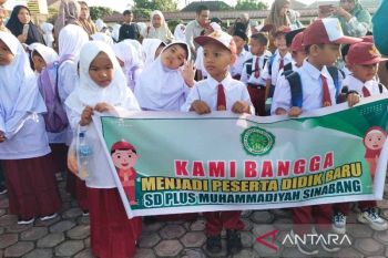 Ratusan siswa di Simeulue ikuti pawai taaruf sambut hari pertama sekolah