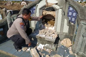 Polisi investigasi perusakan 14 makam di Sungai Raya Kalbar