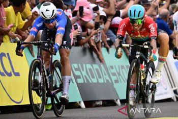 Philipsen mengakhiri penantian dengan menangi etape 17 Tour de France