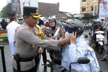 Gebyar Ops Patuh Krakatau 2024, Kapolresta Bandarlampung berikan reward bagi pengendara tertib