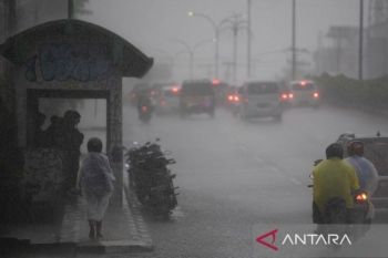BMKG prakirakan hujan disertai petir berpotensi landa 11 provinsi pada Kamis