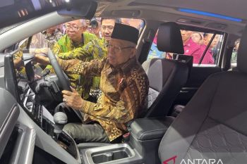 Wapres jajal mobil di pameran GIIAS 2024