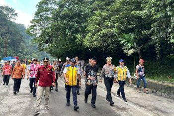 Polda Sumbar kawal uji coba pembukaan jalur Lembah Anai