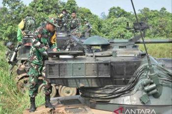 Yonkav 5/DPC latihan menembakan senjata kendaraan tempur di Baturaja