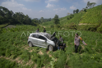Kecelakaan mobil masuk ladang di lereng Gunung Merapi