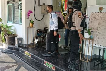 KPK  geledah Kantor Dinas Pendidikan Kota Semarang selama 2,5 jam
