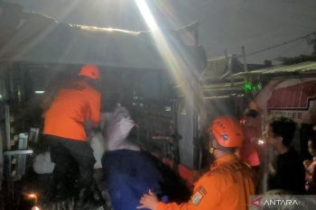 BPBD Jakarta salurkan bantuan korban kebakaran di Grogol Petamburan