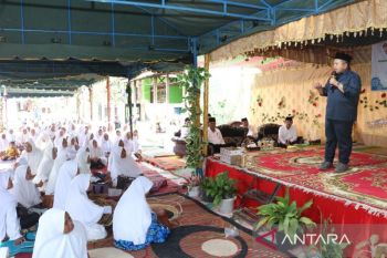 Masyarakat SD.Hole Tapsel elukan Bupati Dolly Pasaribu, datang bawa 'kue' pembangunan