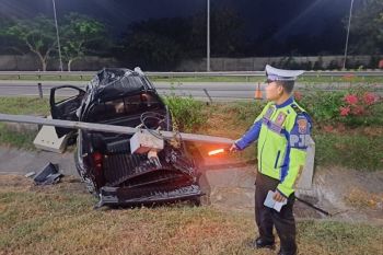 Polisi Jombang tangani kecelakaan dua mobil bea cukai
