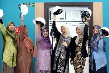 Hari Kebaya Nasional, Srikandi PLN turut kawal kelistrikan