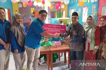 Pelni Baubau beri bantuan pendidikan melalui TJSL pada momentum Hari Anak Nasional