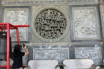 Pagoda Sata-Sahasra Tanjungpinang simpan 20.960 keramik relief Buddha