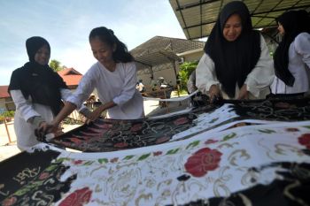 Pelatihan membatik untuk pengentasan kemiskinan di Bengkulu