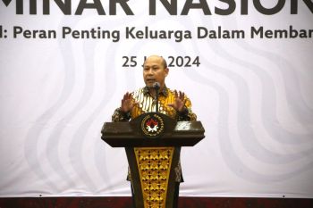 Keluarga berperan penting dalam membangun karakter anak di tengah arus digital