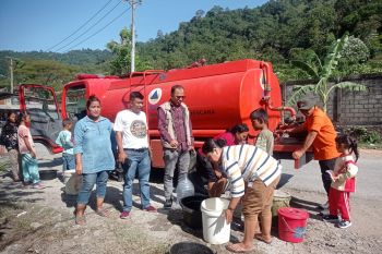 BPBD Padang salurkan air bersih kepada warga terdampak kemarau