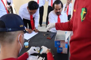 Polres Kulon Progo tes urine terhadap anggota untuk menjaga integritas