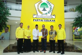 DPP Golkar beri SK penetapan pasangan Imam-Ririn&nbsp;Pilkada Depok 2024