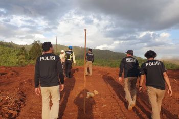 Polda Sultra patroli tambang ilegal di Kolaka