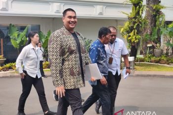 Menpora Dito berseloroh memanggil "Pak Ketua Tambang" ke Muhadjir