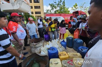 Pemprov Papua bagikan 5.000 liter minyak tanah gratis untuk warga