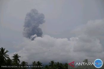 Zona bahaya 4 km usai Gunung Ibu meletus enam kali