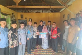 Bupati Sabar AS kunjungi korban kebakaran di Petok