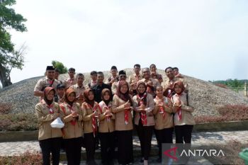 Siswa pramuka Aceh Tamiang tour ke situs Bukit Kerang usia 4.000 tahun