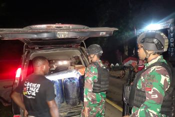 Satgas Pamtas RI-PNG tingkatkan razia kendaraan jelang HUT ke-79 RI
