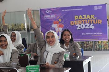 KPP Pratama Mataram Barat sosialisasi perpajakan di SMAN 1 Mataram