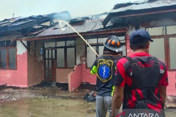 Barak delapan pintu di Palangka Raya hangus terbakar