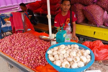 Harga berbagai bahan pokok di di Palu "merangkan" naik