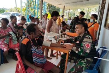 Satgas Pamtas RI-PNG lakukan pengobatan massal Kampung Mosso