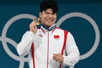 Liu Huanhua antar China kembali tambang emas dari angkat besi Olimpiade Paris 2024