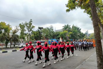 Peserta gerak jalan HUT RI di Pekanbaru kaget karena pengumuman mendadak
