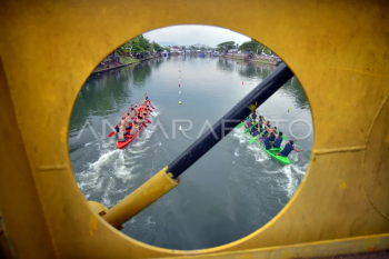 Lomba selaju sampan dayung Palinggam