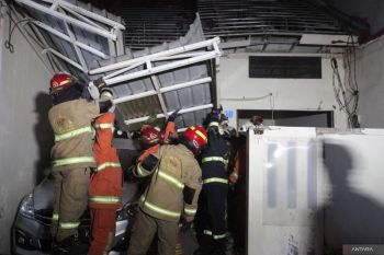 Penanggulangan ledakan kebocoran gas elpiji di Surabaya
