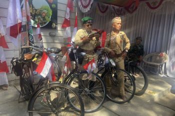 Lansia di Bali meriahkan kemerdekaan lewat peragaan busana pejuang