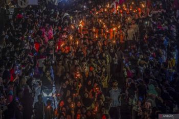 Torchlight parade for Independence Day commemoration