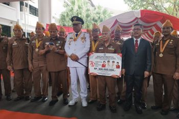 LVRI Sulawesi Utara terima bantuan Rp300 juta di HUT Ke-79 RI