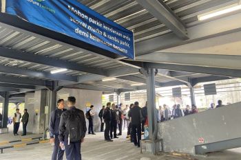 Ratusan pegawai di Bandara Ngurah Rai mogok kerja