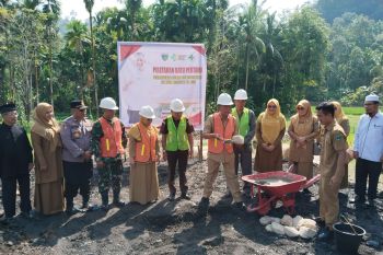 Bupati Rusma Yul Anwar lakukan peletakan batu pertama pembangunan Puskesmas Lumpo