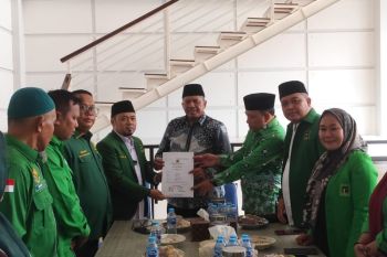 PPP antar langsung SK dukungan Pilkada Siak ke rumah Alfedri