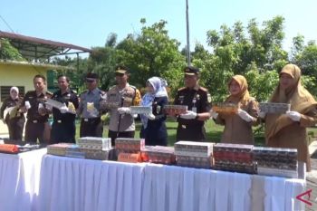 Kejari Ngawi musnahkan barang bukti rokok ilegal miliaran rupiah
