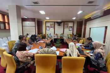 Tim Kemenkumham Sumbar lakukan pra harmonisasi produk hukum di Solok
