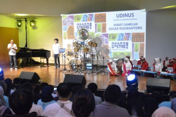 Udinus menghibahkan robot kepada Goethe memperkuat hubungan RI-Jerman